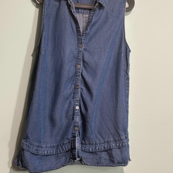 J. Jill Denim Size M Blue Sleeveless Chambray Shirt Button Front Collared Casual - Picture 4 of 4
